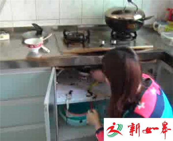 灶台突然起火 消防及时扑救-雉水网