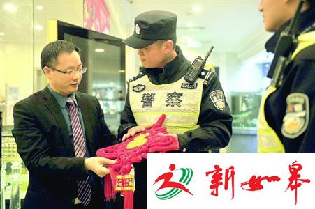 上海商铺业主不放爆竹收到礼 居民上交库存鞭炮-雉水网