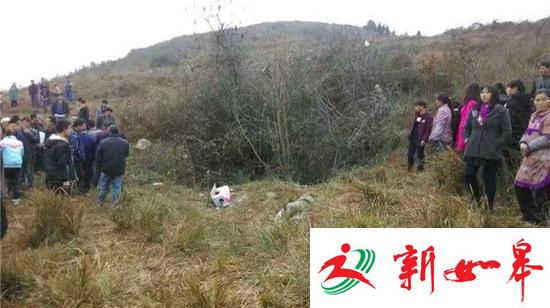 四川古蔺一男子坠入百米天坑 救援人员已赶到现场-雉水网