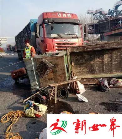 大货车撞翻拖拉机 13位老人受伤-雉水网