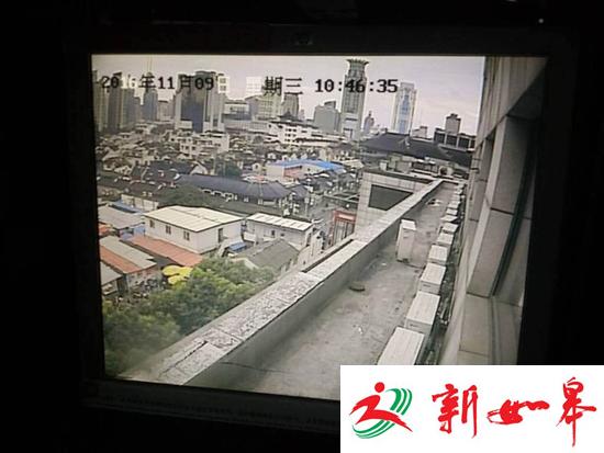 上海酒店探头拍下女顾客睡觉过程 称&ldquo;被风吹歪&rdquo;