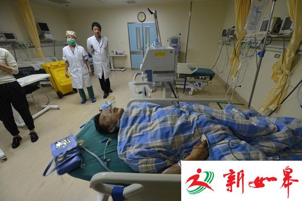 申嘉湖高速多车追尾:为提醒他人转移，45岁车主被撞致截肢