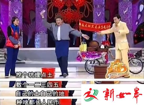 省吃俭用攒两万，泰安老太往土里埋！抢救回来一百块