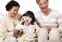 中国孩子还要爷爷奶奶带多久？-雉水网