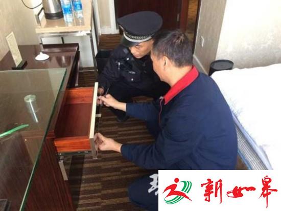 网传南京一酒店房间暗装双面镜 警方实地走访辟谣