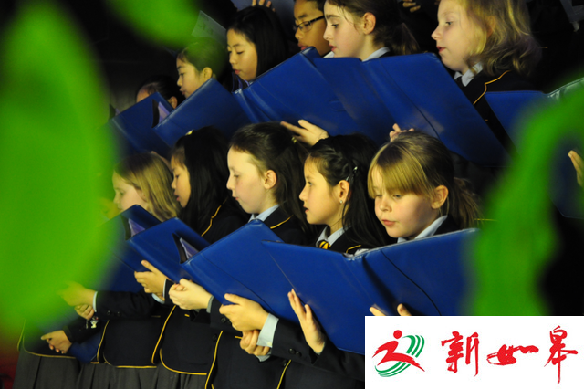 南京金奥费尔蒙酒店圣诞祈福仪式 用歌声传递温暖祝福