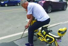 退伍老兵如皋街头捡垃圾创建文明城市人人有责-雉水网