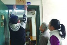 如城街道长巷社区认真落实“光荣人家”铜匾发放工作-雉水网