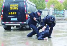 武装押运防抢演练 灵活机智勇擒“劫匪”-雉水网