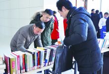 “流动图书”走进“两会”现场-雉水网