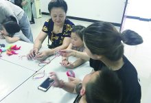 城北街道桥港村举办 “丝丝五彩绳，浓浓端午情”亲子活动-雉水网