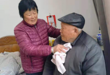 照顾公公31年如一日 ，好儿媳朱克莲用真情感动邻里-雉水网