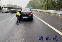 江苏省交通综合执法局沿海支队第四大队:“五一”返程车辆突发故障 交通执法迅速处置-雉水网