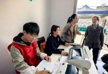 红色先锋在行动!如皋长江镇平南社区志愿者温暖助力老年人体检服务-雉水网