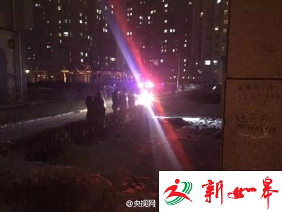 两男子坠亡屋内还有两女尸 警方调查是否涉刑案