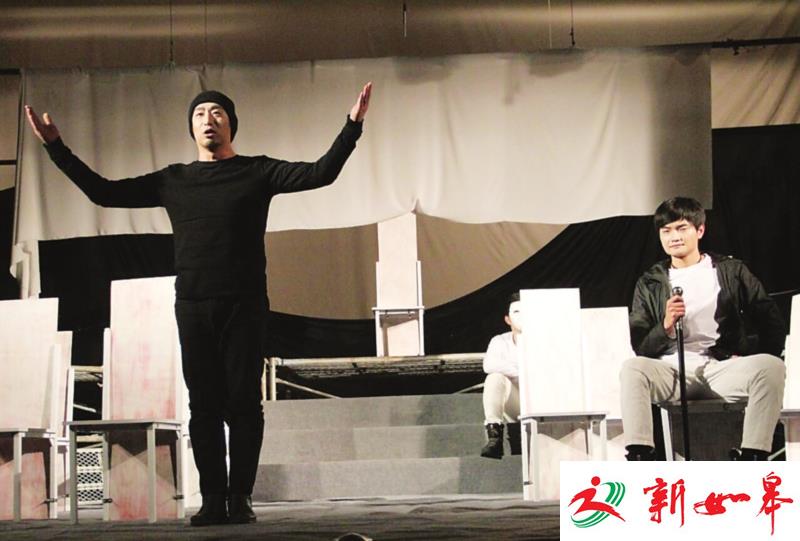 　　苏州原创话剧《莎士比亚》首演赢得了专家、观众的好评。□记者　方仁　摄