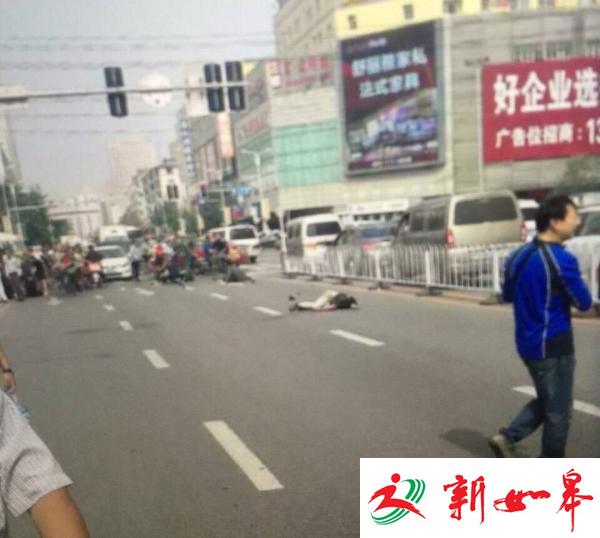 沈阳一女司机开宝马冲进人群 致2死6伤