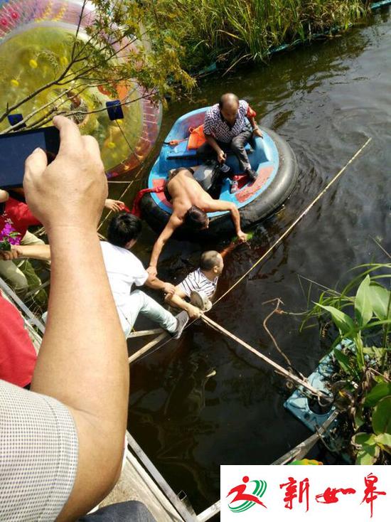 四川蓬溪红海景区高空钢索表演突发意外 2死1失踪