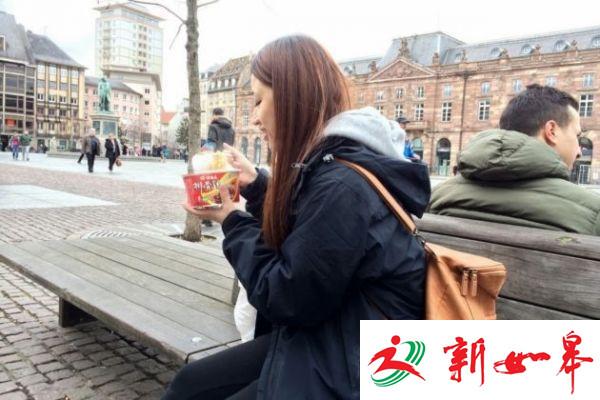 超3成中国游客出国也吃泡面 称有“熟悉的味道”