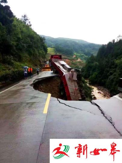 图为宁古路道路塌方。　魏征 摄
