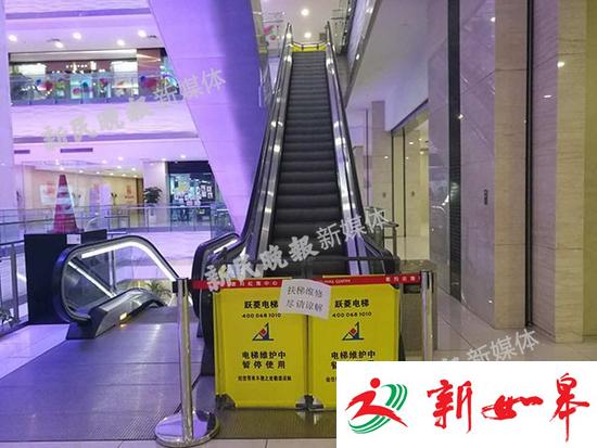 昨晚浦东喜马拉雅中心扶梯惊魂 踏板突然拱起断裂