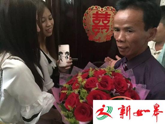 坐17年冤狱男子与小十几岁女友结婚 曾获赔160万