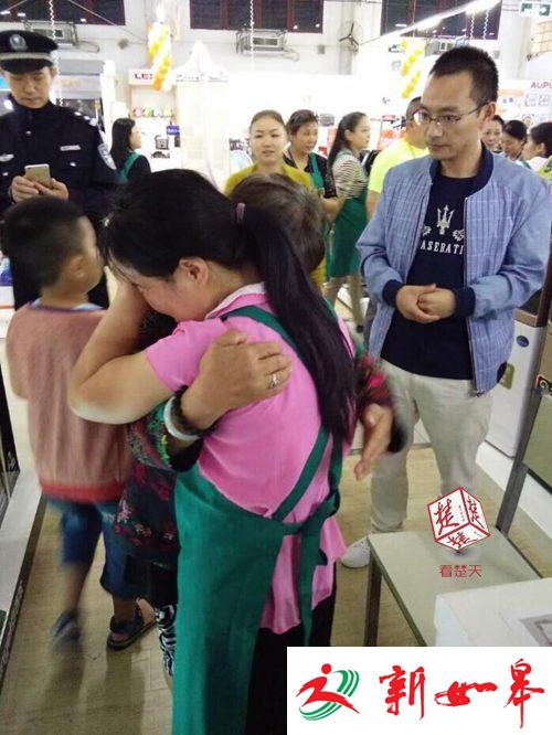 四川七旬太婆武汉寻子 母子失散二十余年国庆团聚