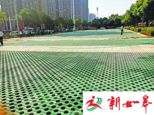 武汉一广场铲百米绿地建停车场 城管:已停工