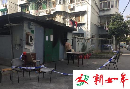 八旬老伯值班被烧身亡 物业每年均与其妻子签合同