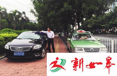 2016年8月10日，广州市街头，一位网约车司机和一位出租车司机一边擦车一边聊天。图/视觉中国