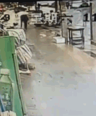 弑警嫌犯的前半生：妻子出走，弟弟遇害13年未破案