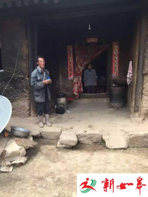 （8口之家仅剩年迈的母子，住着58年前的土坯危房）