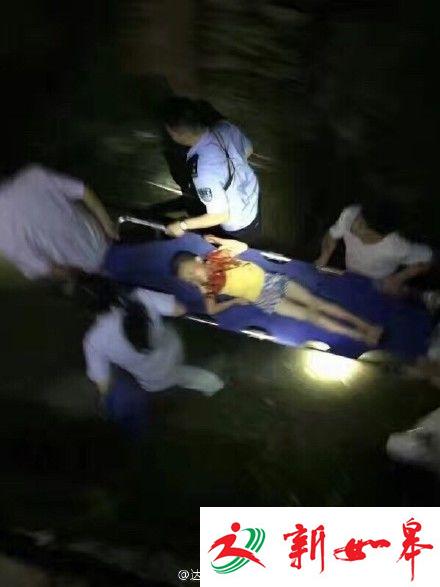 四川一7层居民楼坍塌致12人被困 仍有1人失联