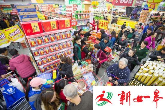 11月11日，山西太原某超市正在进行每年一度的&ldquo;双十一&rdquo;打折促销活动，大量民众前来购买生活用品，场面十分火爆。张云 摄