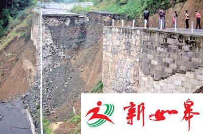 路面垮塌前老人拦车救下100多人 曾被骂好狗不挡道