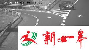 女司机在高速上错过出口 蛇形倒车一公里