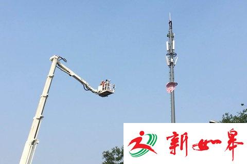 北京一男一女爬塔顶超16小时 消防救援五次未果