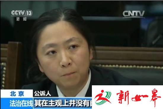 因拒交19.5元停车费 男子开车顶人闹市狂奔