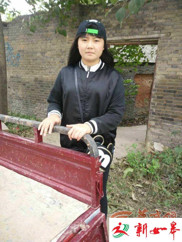 两天来，小雨的父亲母亲及家里的所有亲朋好友找遍了所有可能的地方，联络了所有的同学朋友，但均没有孩子的消息，“孩子是10月2号一个人去她舅舅家的。”小雨的妈妈常女士介绍，当天小雨但舅舅家时，舅舅没在家，孩子还是借用陌生人的电话联系到舅舅，然后在舅舅家门口等舅舅回来。呆了两天，很舅舅舅妈一起吃饭，玩儿，10月4日晚8点30分左右离开舅舅家，从此杳无音讯。