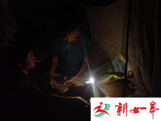 坐17年冤狱男子与小十几岁女友结婚 曾获赔160万