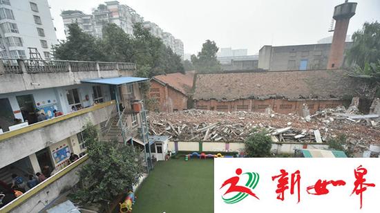 曝四川两百多幼儿废墟中上学 官方:一周内安置