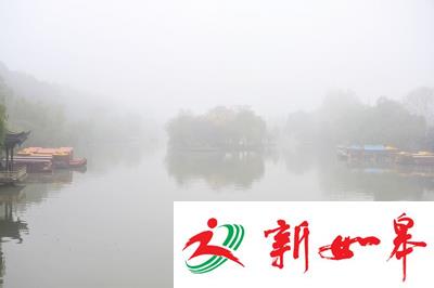 ▲扬城遭遇大雾橙色预警，大雾笼罩扬城，瘦西湖呈现朦胧美。刘江瑞摄