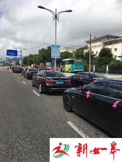 图为浙江宁波一婚礼车队。 张戴霸 摄