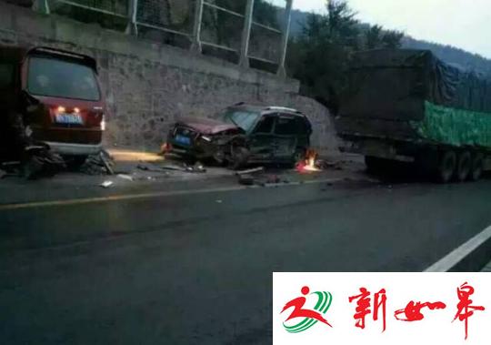 车祸现场 网友提供 摄