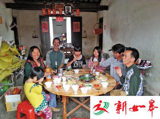 坐17年冤狱男子与小十几岁女友结婚 曾获赔160万