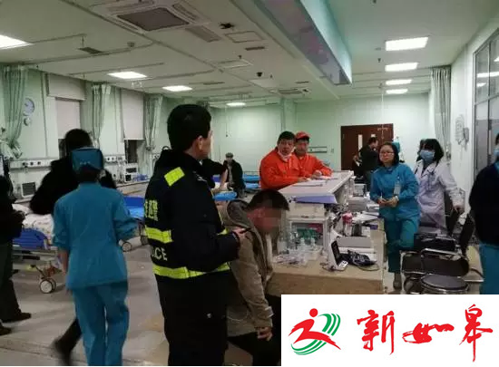 男子网上直播自杀 欲吃百片安眠药时被警察救下