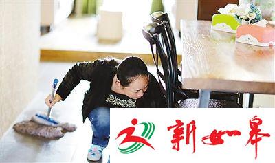 女清洁工拍写真被赞像闫妮 老公看照片后很惊讶