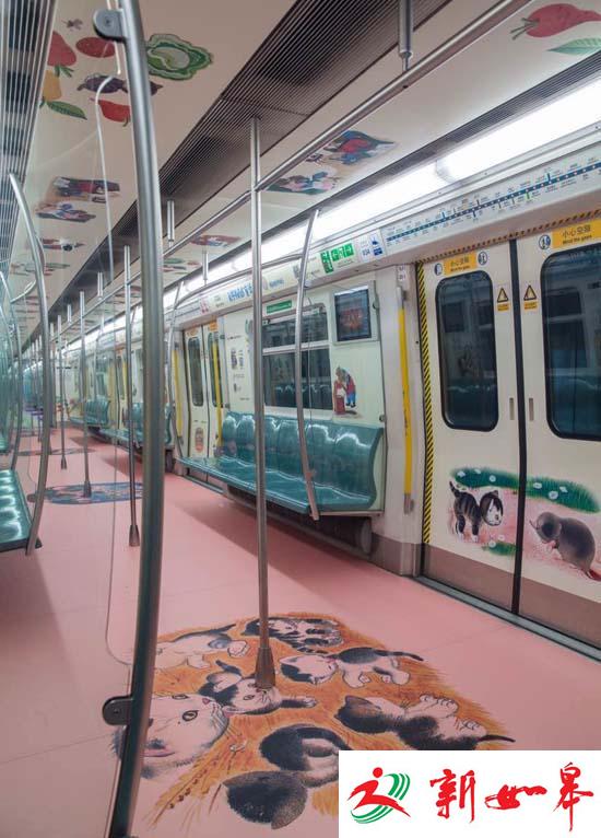 北京首辆书香地铁专列今日正式开通