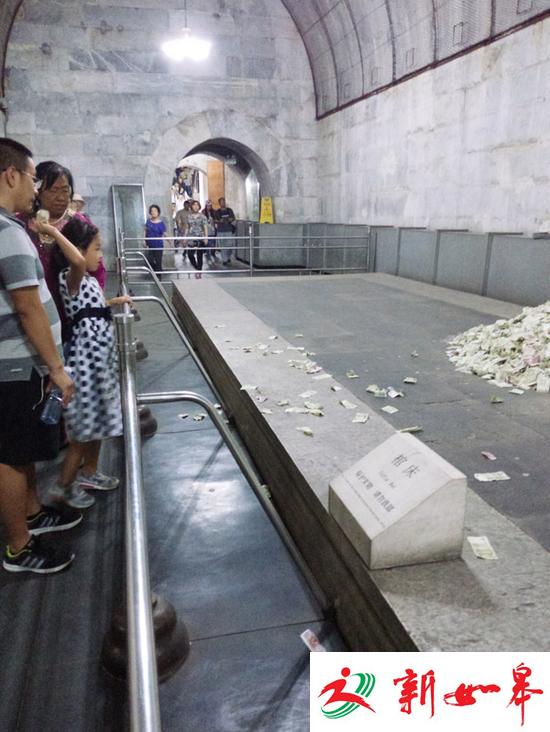 十三陵被撤警告仍存无明码标价 官方:风吹跑价签