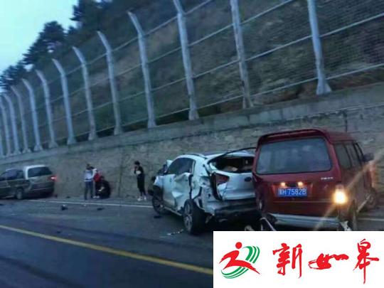 车祸现场 网友提供 摄